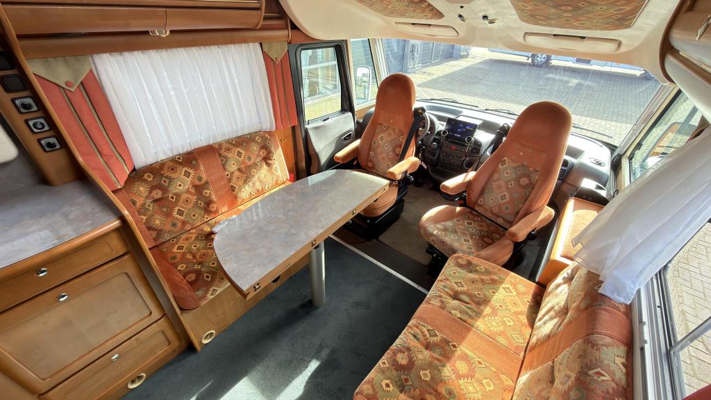 Mooi Met Fransbed De Rapido Le Randonneur 986F '2006 84dkm, Caravans en Kamperen, Campers, Integraal, Ringverwarming, Reservewiel