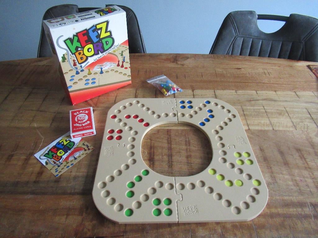 Als nieuw kunststof Keezbord 4 Personen Keez Bord Keezen, Ophalen of Verzenden, Zo goed als nieuw