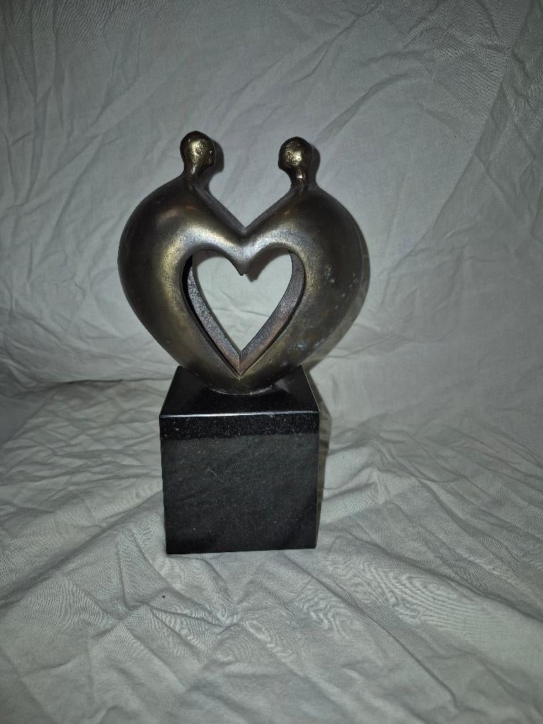 Bronzen Beeld 'Hart voor elkaar' Corry Ammerlaan (Artihove), Ophalen of Verzenden, Brons, 20 - 50 cm, Beeld
