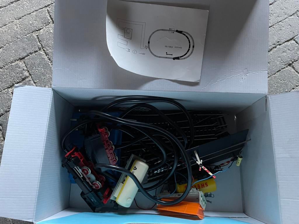 Electrische trein incl perron en huisjes, Hobby en Vrije tijd, Modeltreinen | H0, Ophalen, Gebruikt, Gelijkstroom, Treinset