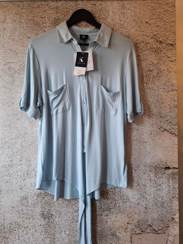 K-design lichtblauwe blouse rekbaar maat: XXL/44, K-design, Blauw, Maat 42/44 (L), Nieuw