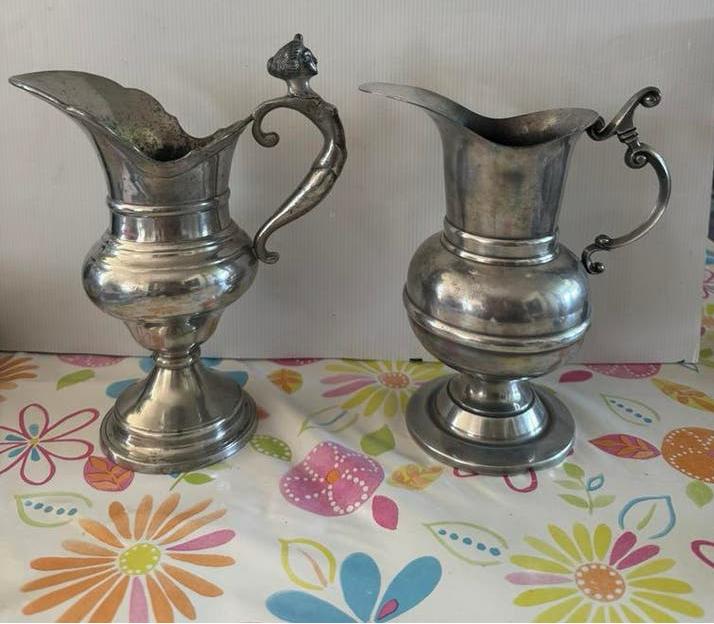 Twee tinnen schenkkannen, Ophalen