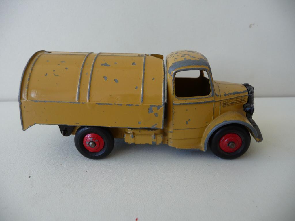 DINKY TOYS - BEDFORD REFUSE WAGON TRUCK - nr.252 - 50-er jrn, Ophalen of Verzenden, Gebruikt, Bus of Vrachtwagen
