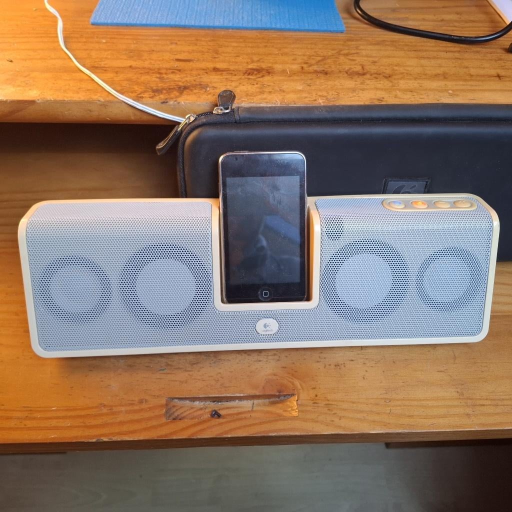 IPOD  16 GB + Logitech MM  50, met 4 speakers + afstand bd, Ophalen of Verzenden, Gebruikt, Overige merken, 10 tot 20 GB
