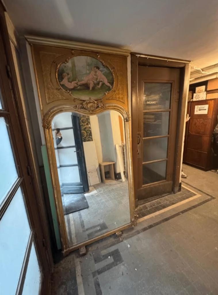 Antieke vergulde spiegel met schildering, Ophalen, Rechthoekig, 100 tot 150 cm, 200 cm of meer