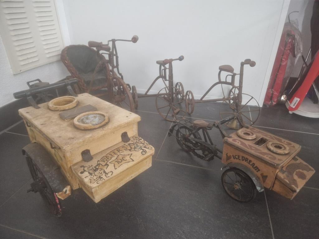Partij antieke decoratieve miniatuur fietsjes en ijscokarren, Ophalen of Verzenden