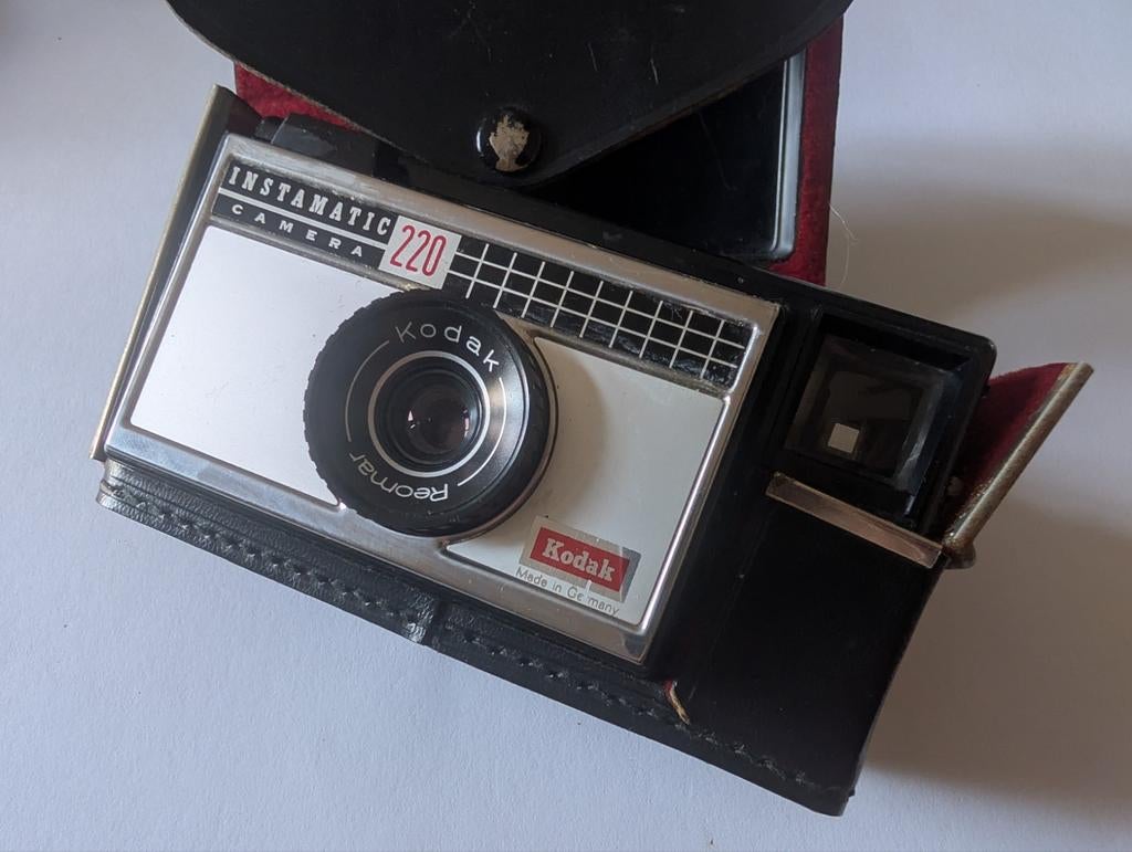 Kodak Instamatic 220 camera met originele hoes (werkt!), Ophalen of Verzenden, Compact, Kodak