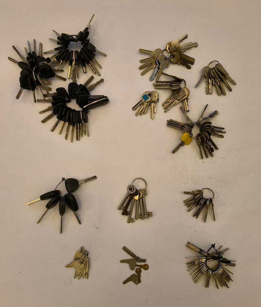 Verzameling sleutels, o.a. huissleutels, autosleutels,, Ophalen
