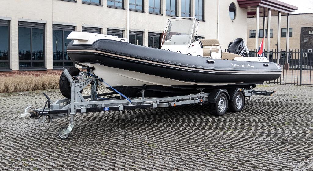 Capelli Tempest 700 2020 complete set/240 uur/perfect, Watersport en Boten, Rubberboten, Zo goed als nieuw, Benzine, 200 pk of meer