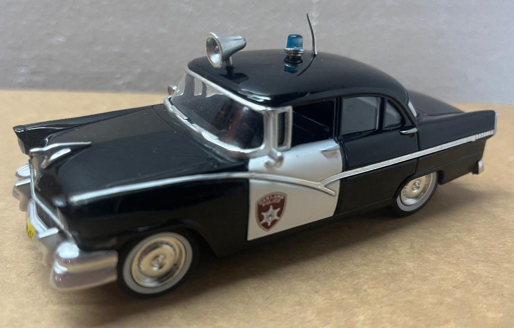 1:43 Ford Fairlane 1956 , Oakland Police, Hobby en Vrije tijd, Modelauto's | 1:43, Zo goed als nieuw, Auto, Overige merken, Ophalen of Verzenden