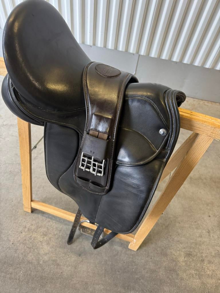 Frank Baines zadel 17,5 inch hoogwaardig leer, Dieren en Toebehoren, Ophalen of Verzenden, Gebruikt, Dressuur