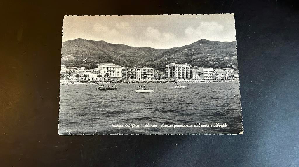 Alassio panorama met zee en hotels, Ophalen of Verzenden, 1940 tot 1960, Gelopen, Italië
