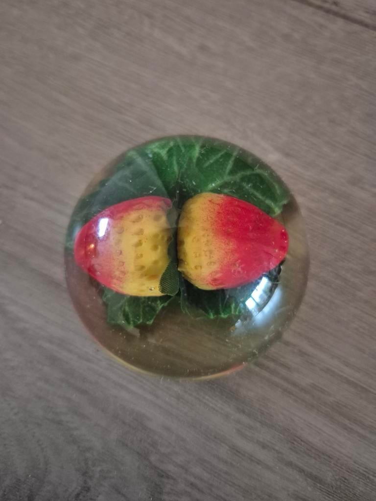 Rond met aardbeien, Antiek en Kunst, Ophalen of Verzenden