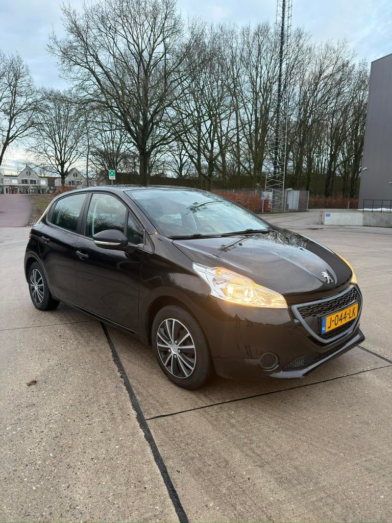 Peugeot 208 1.0 VTI 50KW/68PK 5-D 2014 Zwart, Auto's, Peugeot, Voorwielaandrijving, 450 kg, Leder en Stof, Particulier