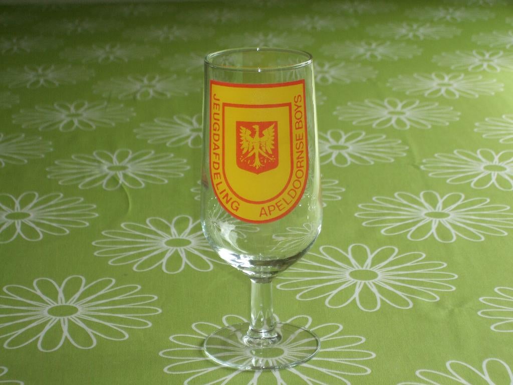 Apeldoornse Boys Jeugdafdeling - bierglas op voet, Verzamelen, Ophalen of Verzenden, Zo goed als nieuw, Overige binnenlandse clubs