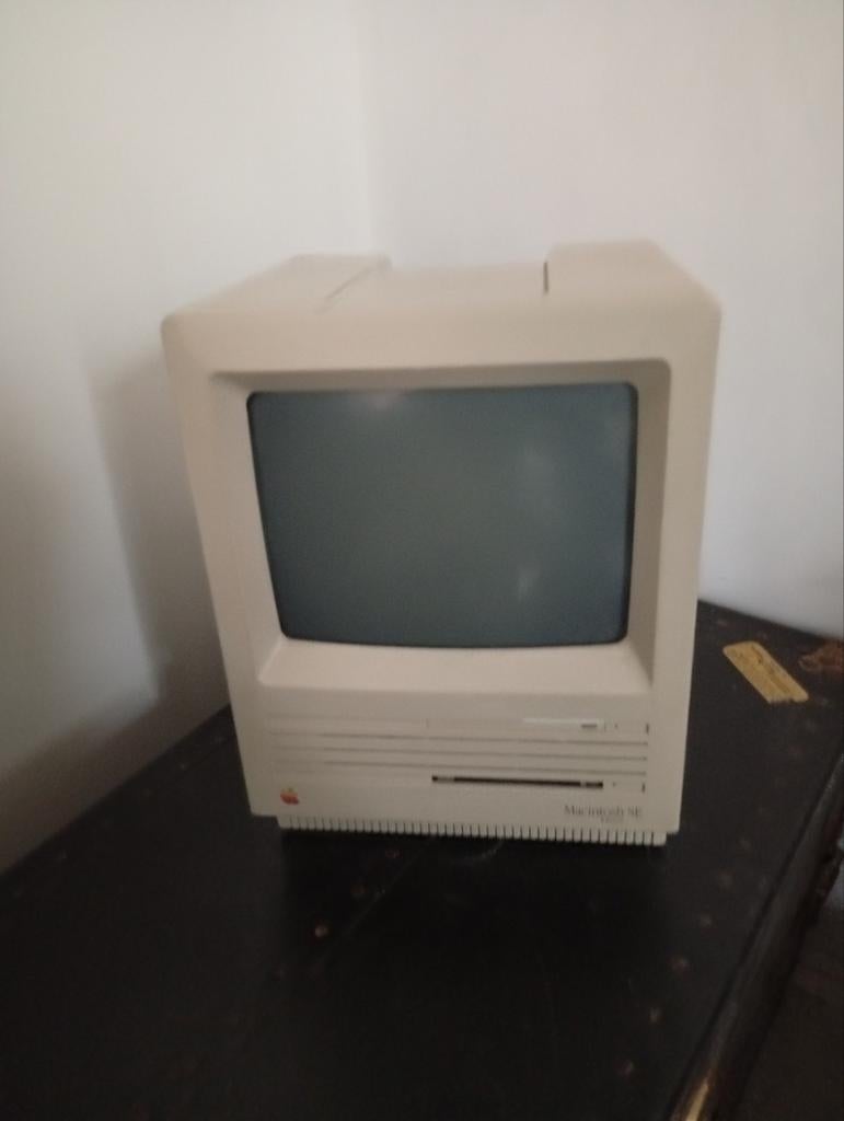 Vintage Macintosh SE Computer working look at all photos, Computers en Software, Vintage Computers, Ophalen of Verzenden, Apple