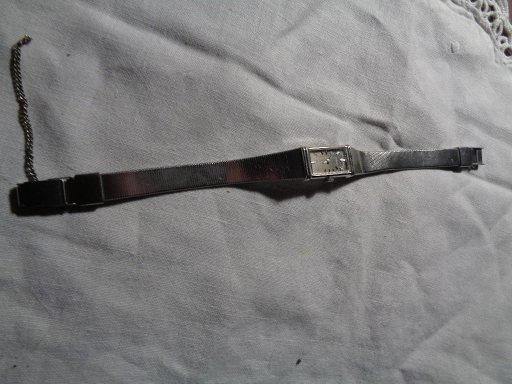 een vintage japans horloge pulsar met veiligheids ketting, Ophalen of Verzenden, Gebruikt