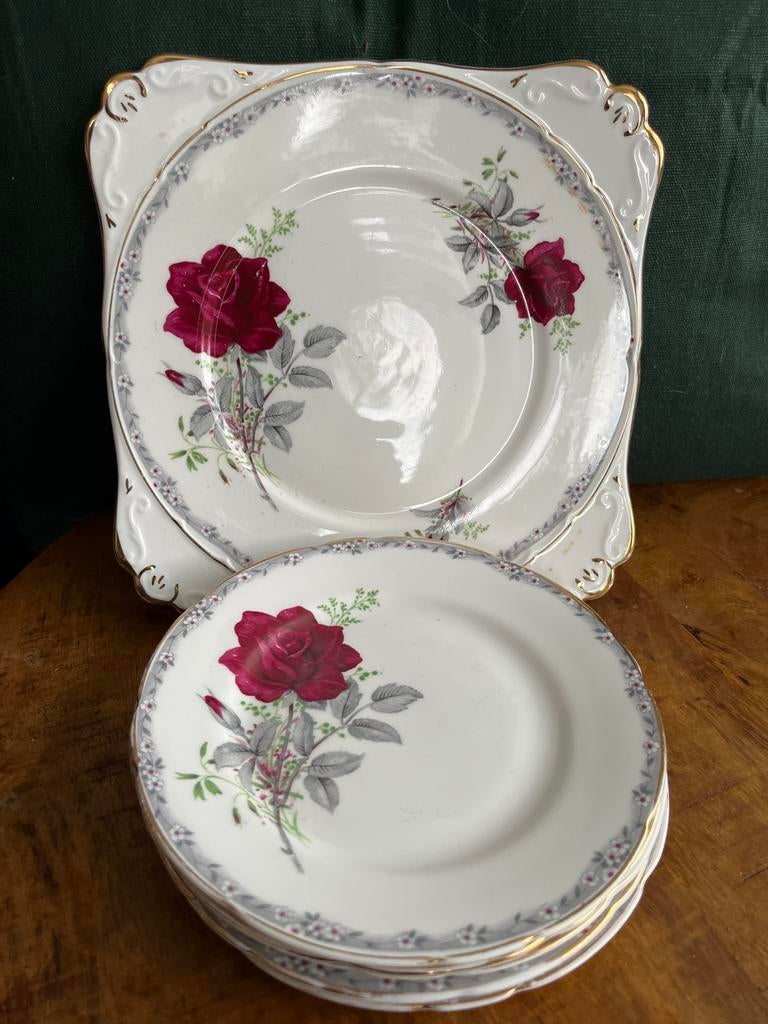 Royal Stafford 'Roses to Remember' Servies, Huis en Inrichting, Keuken | Servies, Gebruikt, Ophalen of Verzenden, Bord(en), Overige stijlen