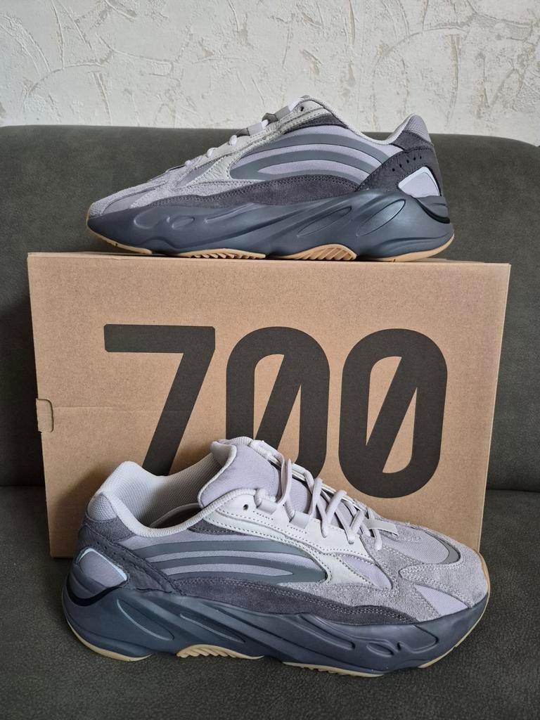 Adidas Yeezy 700 V2 / 47 1/3, Kleding | Heren, Schoenen, Ophalen of Verzenden, Nieuw, Overige kleuren, Adidas Yeezy