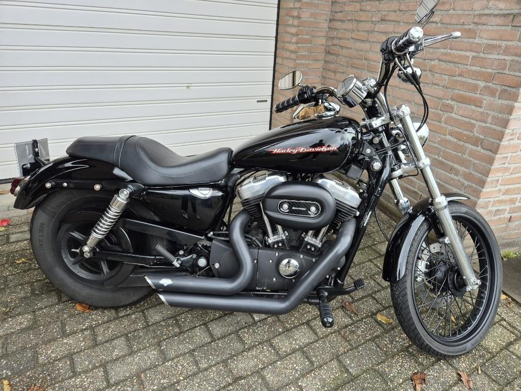 Harley Davidson 883 Black Custom €5900, 2 cilinders, Particulier, Meer dan 35 kW, Chopper