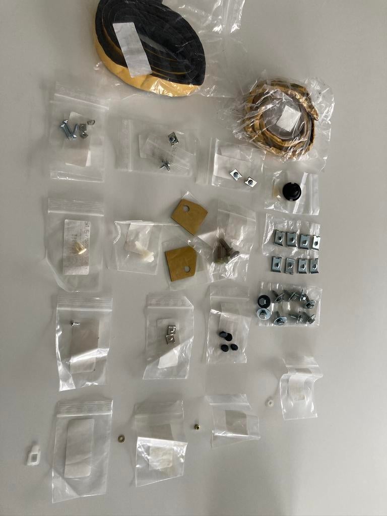 Mercedes R107 C107 spatbord voorzijde montage set, Ophalen of Verzenden, Nieuw, Mercedes-Benz