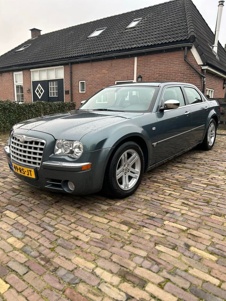 Chrysler 300C 5.7 Hemi V8 nieuwe APK!, 5654 cc, 340 pk, Particulier, Sedan