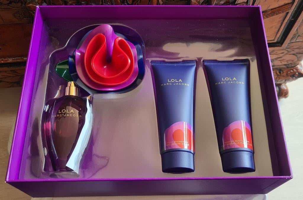 Nieuw, Lola Marc Jacobs set, parfum 50 ml, bodylotion 75 ml,, Ophalen of Verzenden, Nieuw