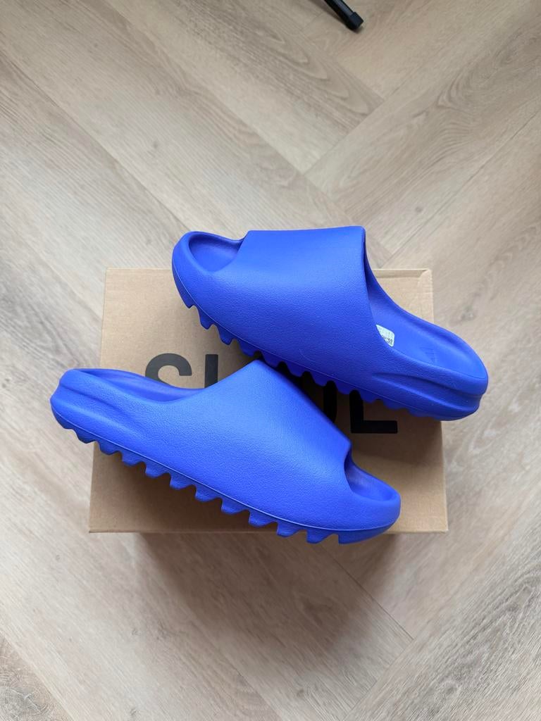 Yeezy slide azure EU 42, Kleding | Heren, Schoenen, Slippers, Blauw, Nieuw, Ophalen of Verzenden