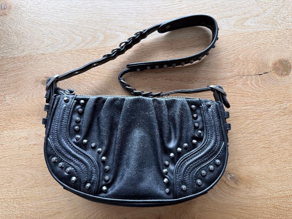 Zara studded shoulder bag, Ophalen of Verzenden, Zo goed als nieuw, Zwart, Schoudertasje