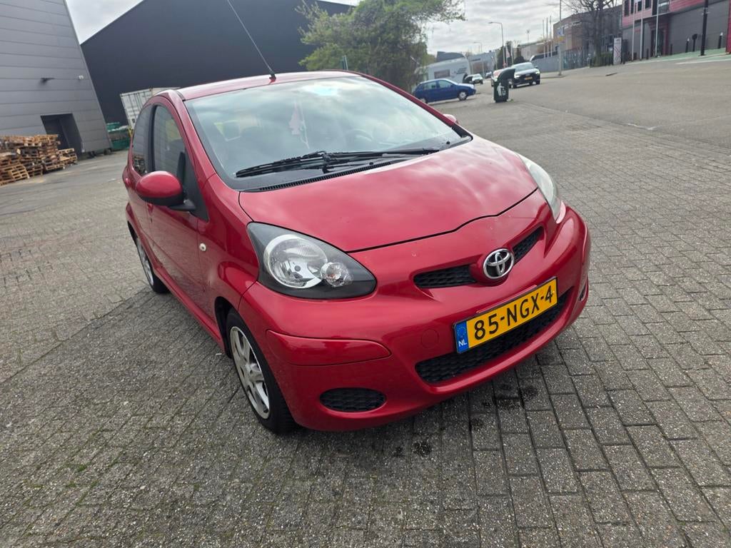Toyota Aygo 1.0 12V Automaat Airco Bleutooth, Zwart, 4 stoelen, Alcantara, 68 pk