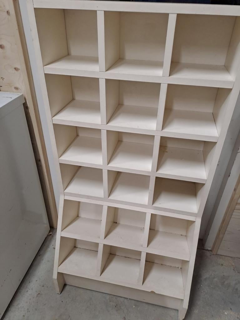 Knopen kast vakkenkast wolkast, Ophalen