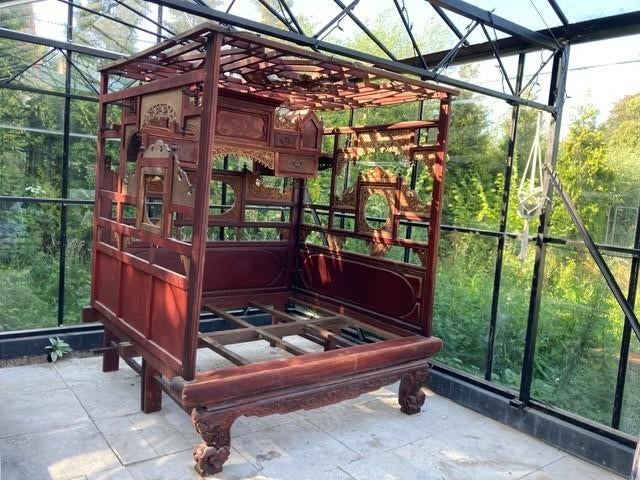 Hemelbed Antiek Chinees Hemelbed met Authentiek Houtsnijwerk, Ophalen, 190 cm of minder, Zo goed als nieuw, Twijfelaar