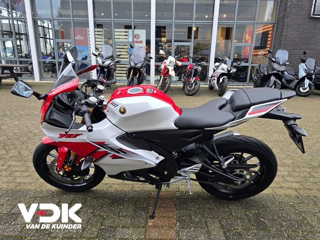 YAMAHA YZF R 125 (bj 2026) - foto 3