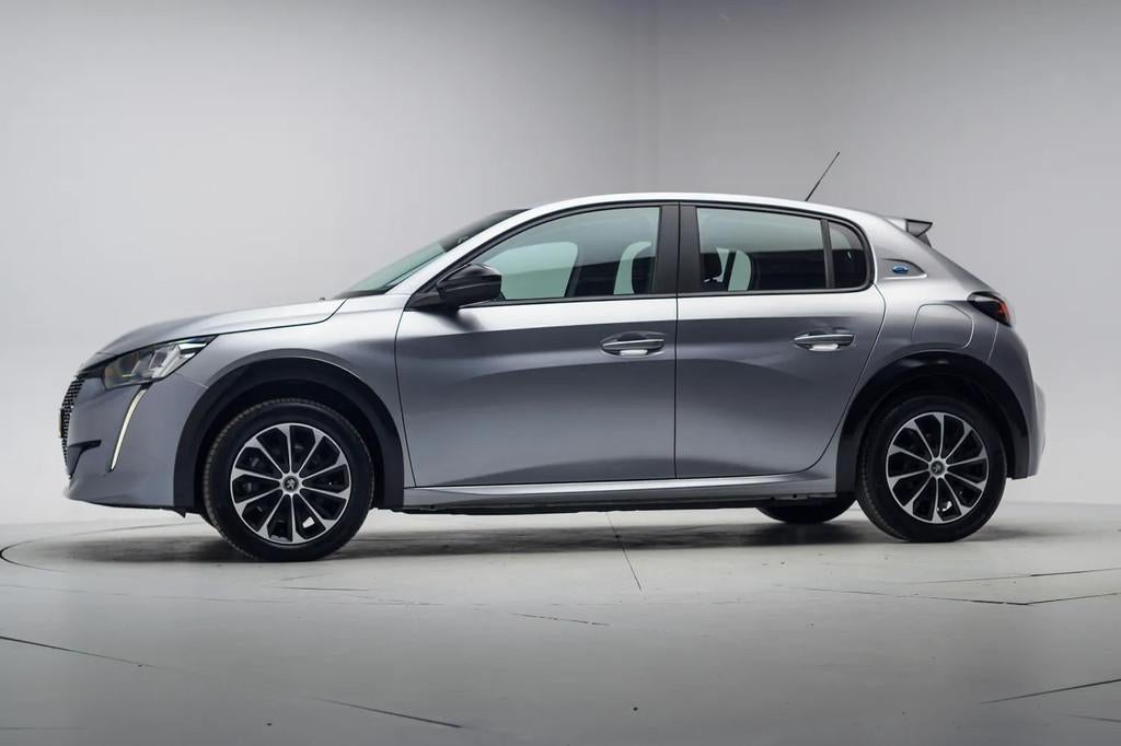 Peugeot e-208 EV Active 50 kWh 3-Fase [ Navigatie Stoelverwa, Gebruikt, Origineel Nederlands, Zilver of Grijs, 1430 kg