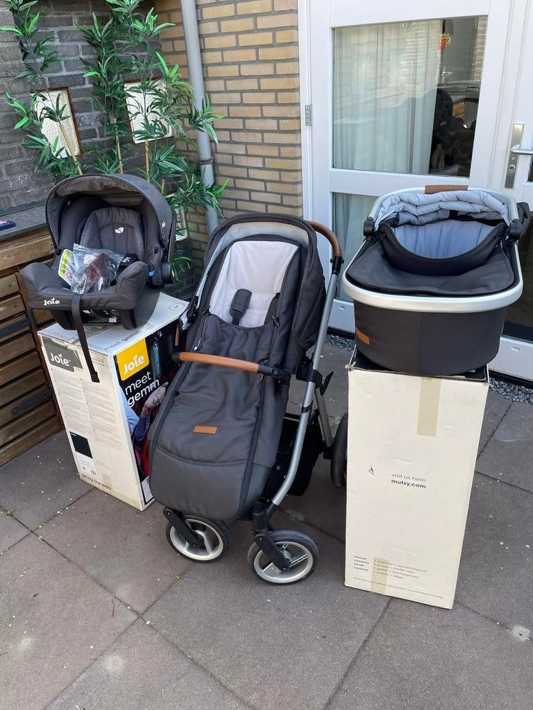 Mutsy Kinderwagen - Compleet en Comfortabel, Ophalen, Gebruikt, Combiwagen, Met reiswieg
