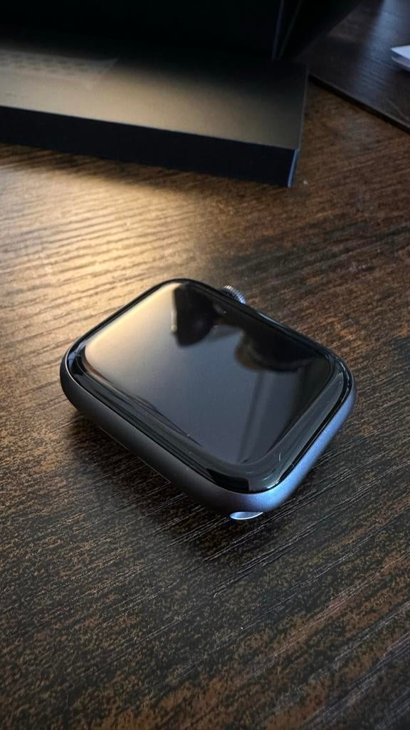 Apple Watch Series 4 Space Gray Aluminium + Nike Band, IOS, Ophalen of Verzenden, Waterdicht, Grijs