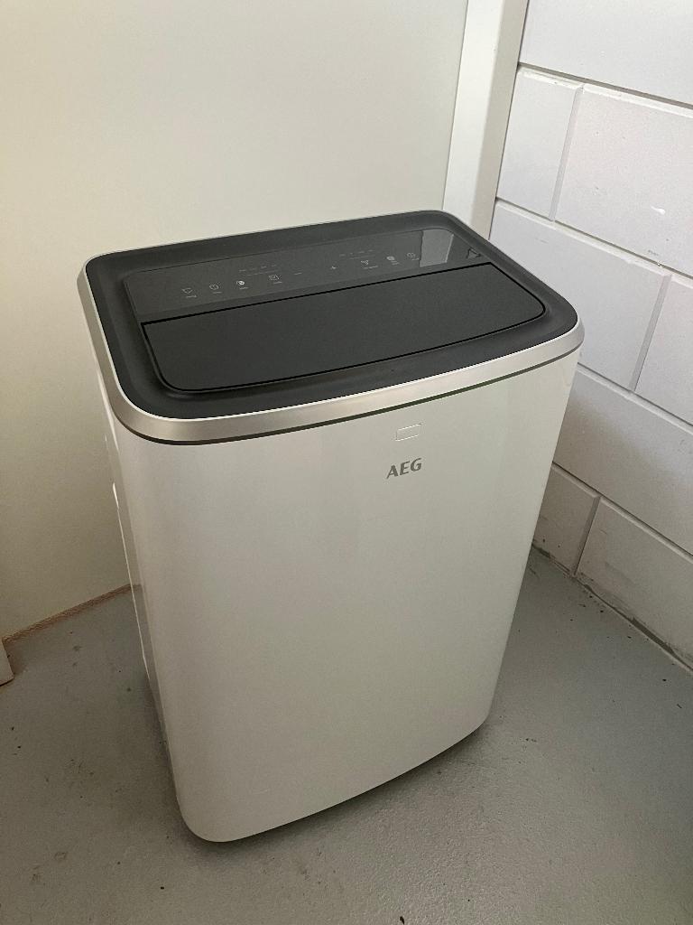 Mobiele airco AEG AXP26U338BW wit + raamafdichting Coolseal, Ophalen, Minder dan 60 m³, Timer, 3 snelheden of meer