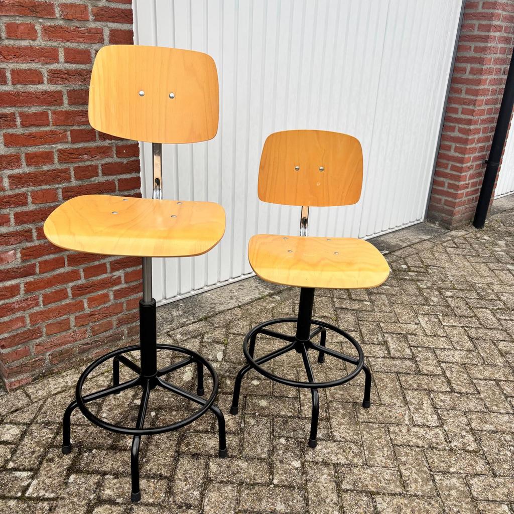 Verstelbare werkstoel - hout, Huis en Inrichting, Barkrukken, Ophalen, Zo goed als nieuw, 90 cm of meer, In hoogte verstelbaar