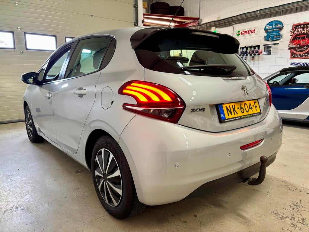 Peugeot 208 1.2 PureTech Blue Lion Bj.17|Pdc|Navi|Trekhaak|O, Auto's, Voorwielaandrijving, Stof, Gebruikt, 1199 cc
