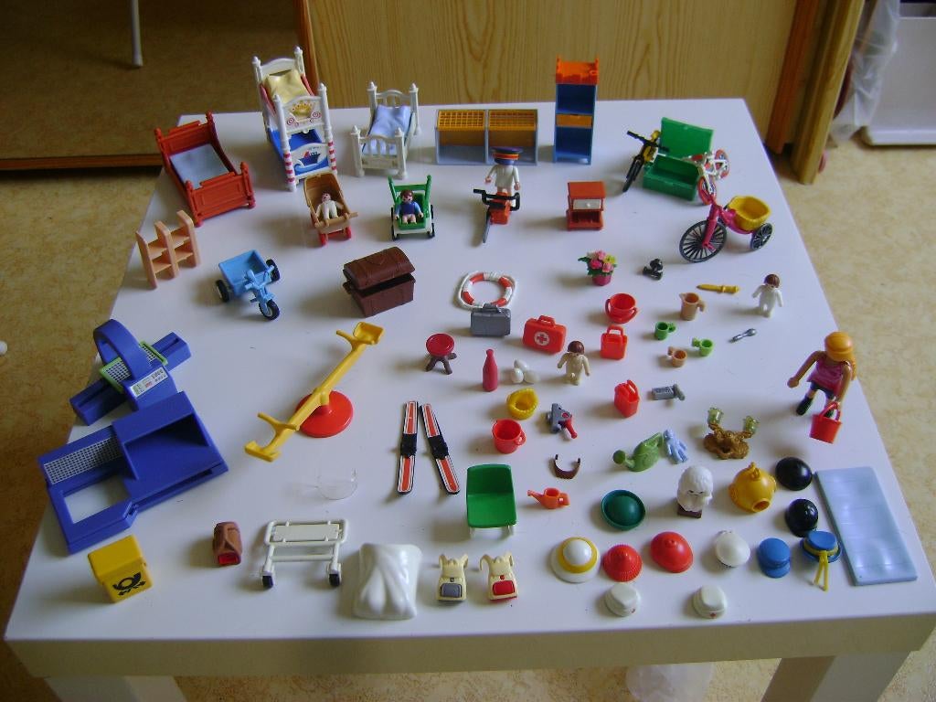 groot playmobielset metbedden poppetjes ski,s wip kast fiets, Ophalen of Verzenden, Zo goed als nieuw, Los playmobil