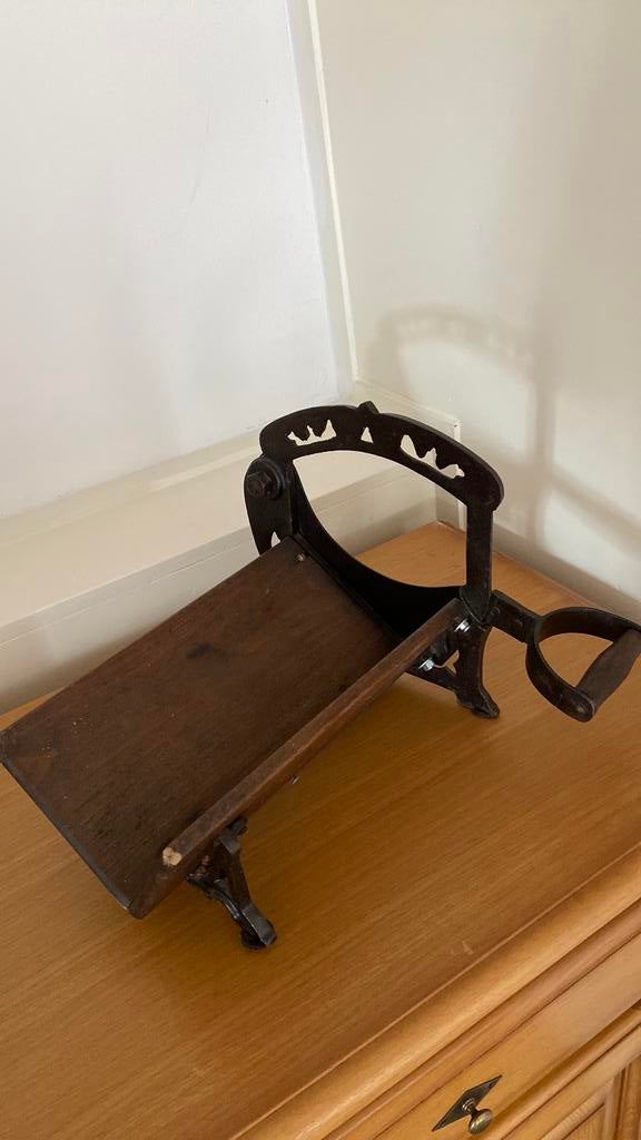 Antieke kaas / worst snijder, Ophalen