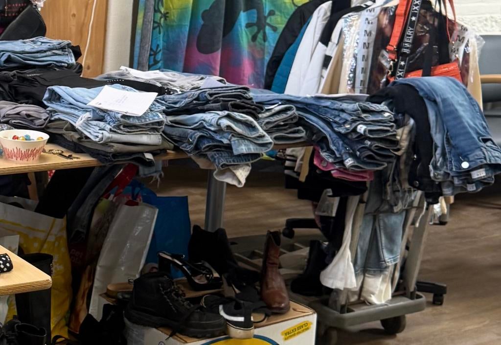 Spijkerbroeken nikkie zara stradivarius  primark shein oa, Ophalen, Zo goed als nieuw, Blauw, W27 (confectie 34) of kleiner