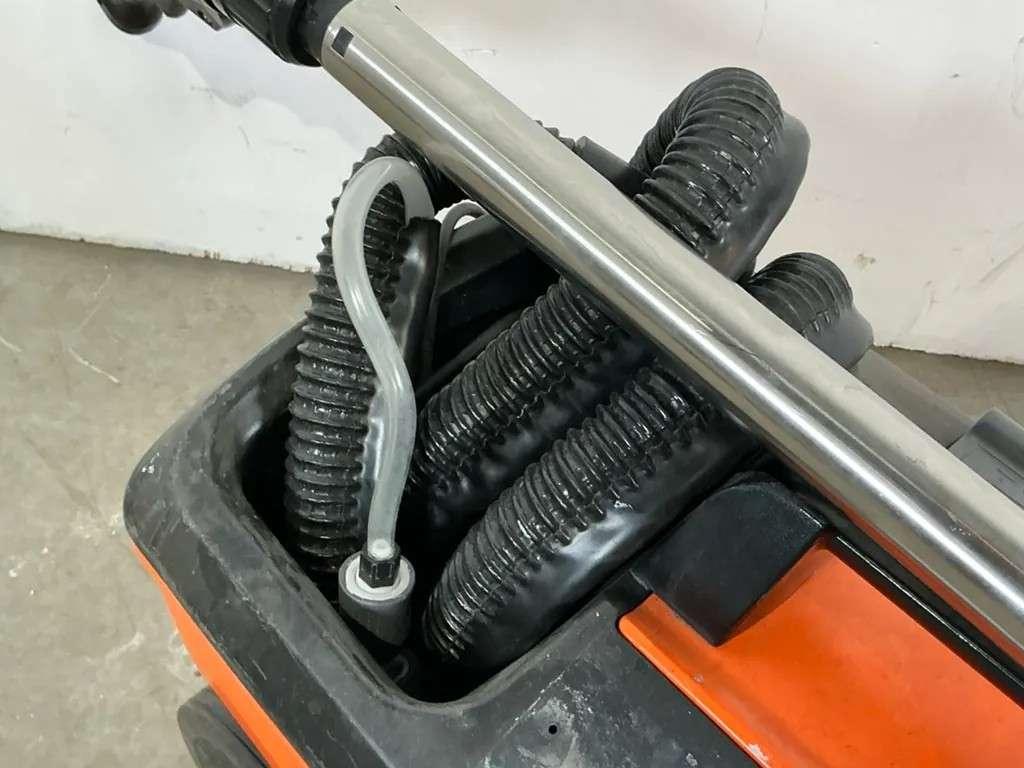 Kärcher Puzzi 100 Tapijtreiniger – Gebruikt – €275 excl. btw, Weijman, Gebruikt, Info@weijmantrading.nl, Ochten