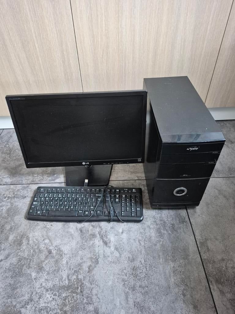 Computer met flat beeldscherm toetsenbord., Ophalen of Verzenden, Onbekend