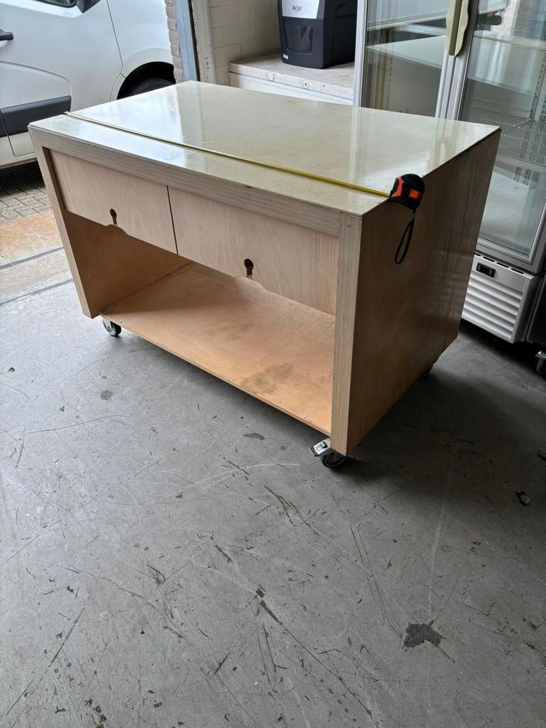 Houten werk bank op wieltjes zeer zwaar, Doe-het-zelf en Verbouw, Werkbanken, Ophalen of Verzenden, Zo goed als nieuw