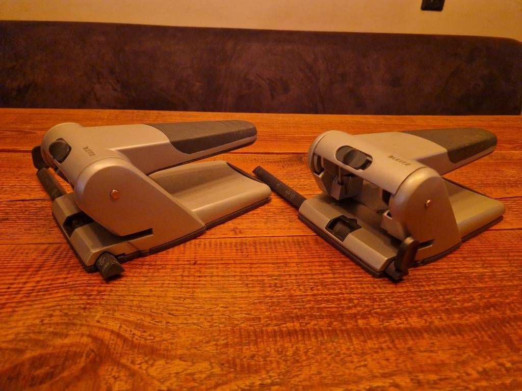 2 x Leitz 5180 Heavy Duty perforator, Ophalen of Verzenden