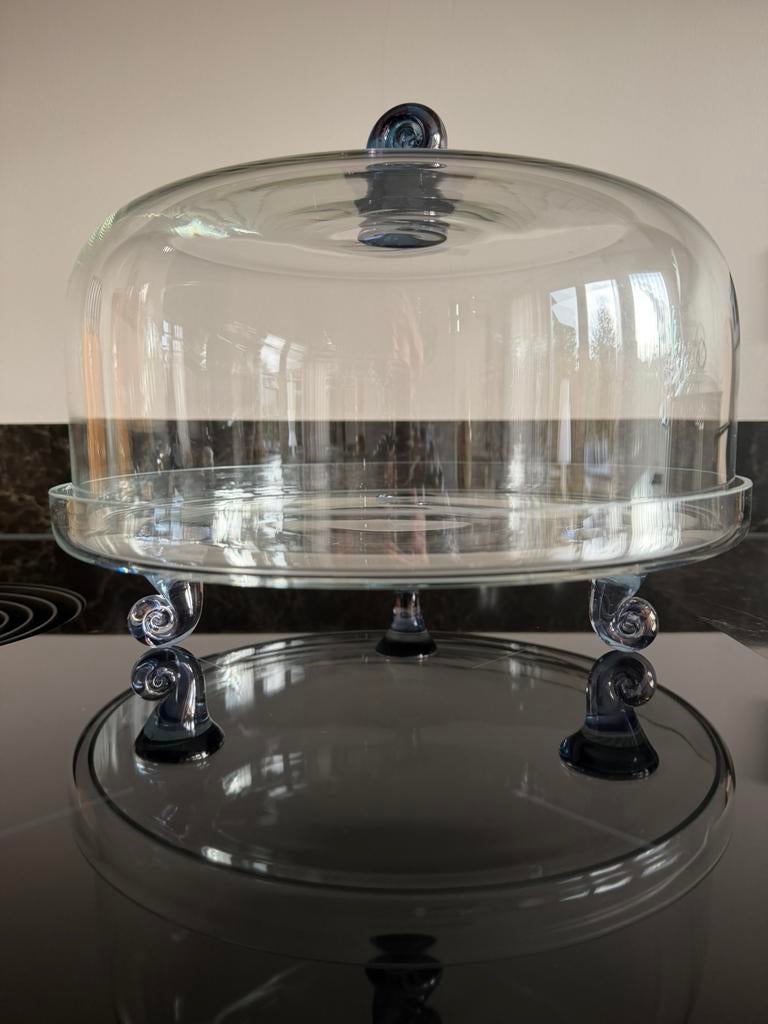 Prachtige kristal glazen taartstolp op gekleurde pootjes  v, Ophalen