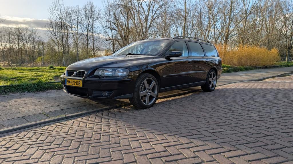 Volvo V70 R upgrade 2.3l T5 300PK NIEUWE APK, Auto's, 1566 kg, 1800 kg, Zwart, Zwart