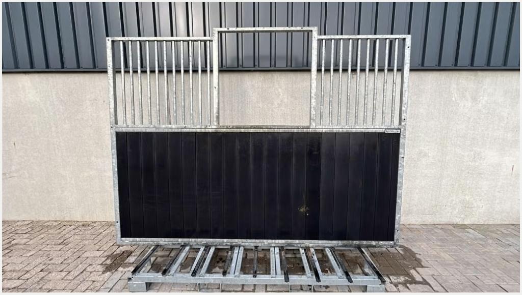 Tussenwand boven tralies | 2920 x 2180 mm. | B-Keuze, Weidegang, 4 paarden of pony's of meer