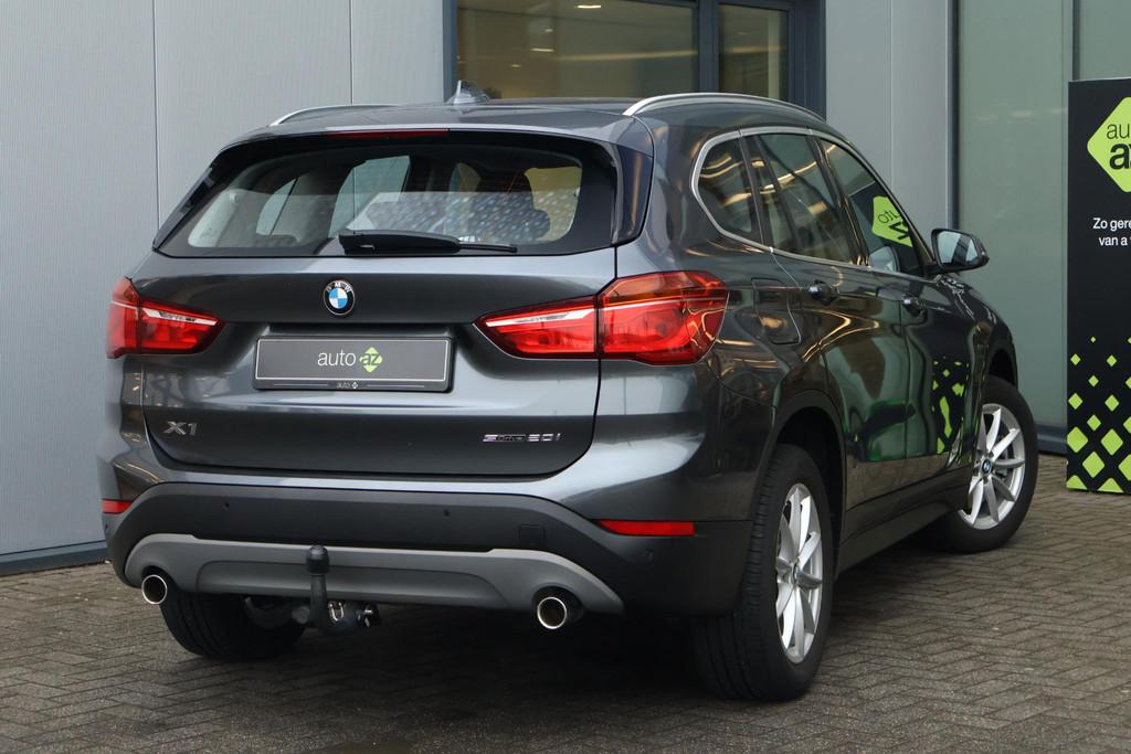 BMW X1 sDrive20i Executive Edition / Trekhaak / Headup / Sto, 1998 cc, Stof, Euro 6, Bedrijf